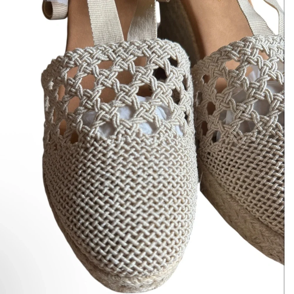 NWOT Bamboo Going On Your Way Beige Espadrille Wedges Size 8